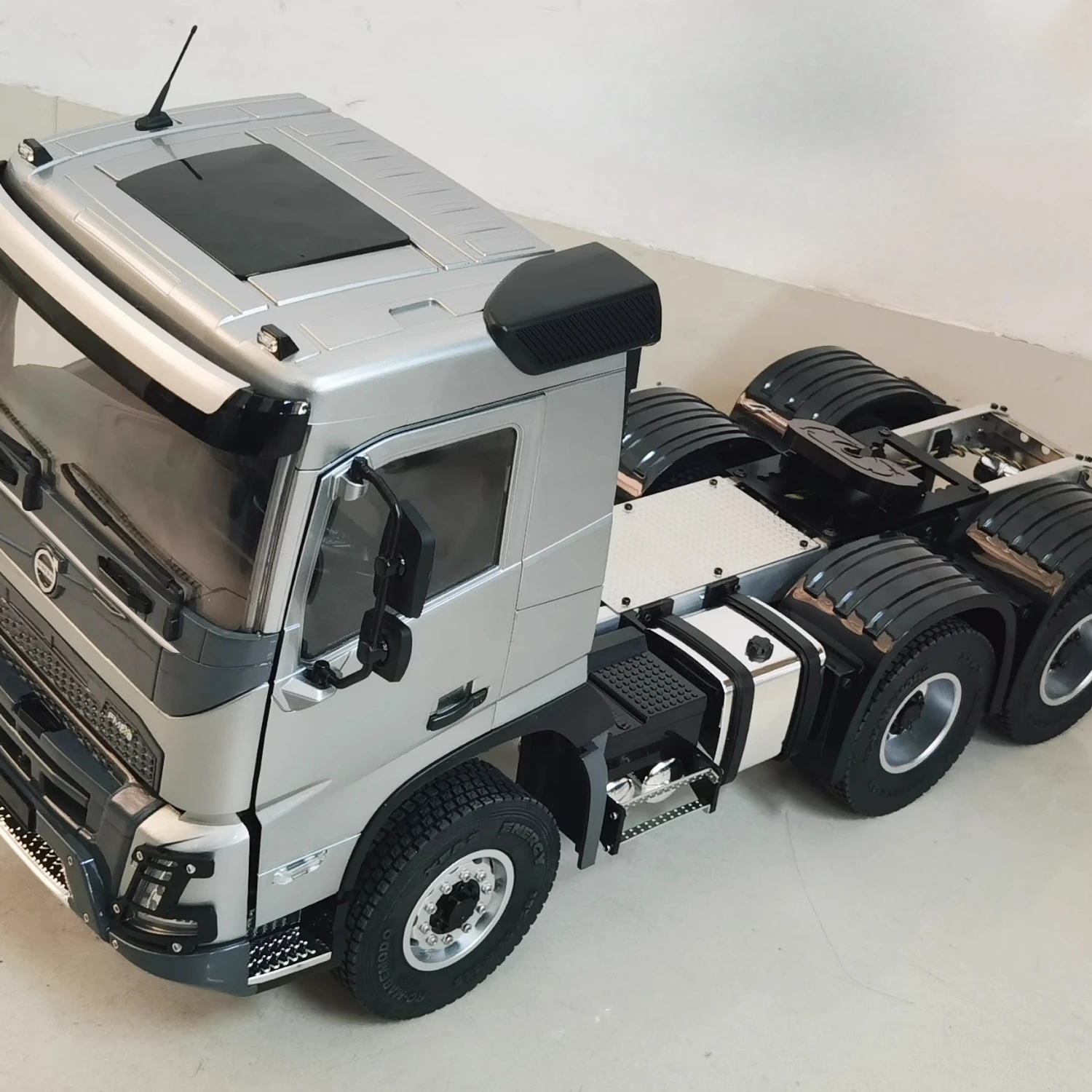 Double E 6x4 RC Trailer 1/14 E0130 RC Tractor Alloy Simulation Model Toys RTR with Light Engineering Remote Control Car Toy