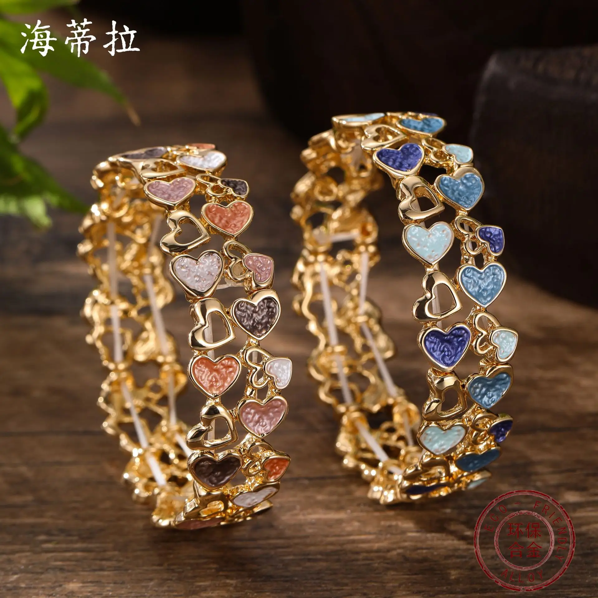 

Аксессуары для самостоятельного изготовления: эмалевый цветной полый эластичный браслет с маленьким сердечком, простой и универсальный женский браслет в форме сердца на День святого Валентина.