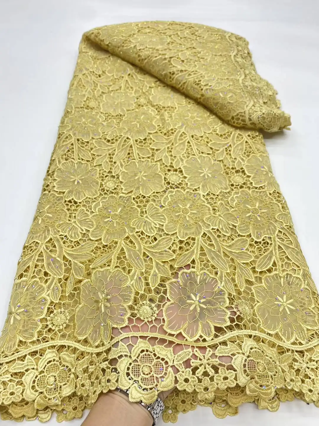 最新の水溶性レースと2025生地アフリカシフォンレースナイジェリアギピュールコードレース生地のウェディングドレス女性用縫製