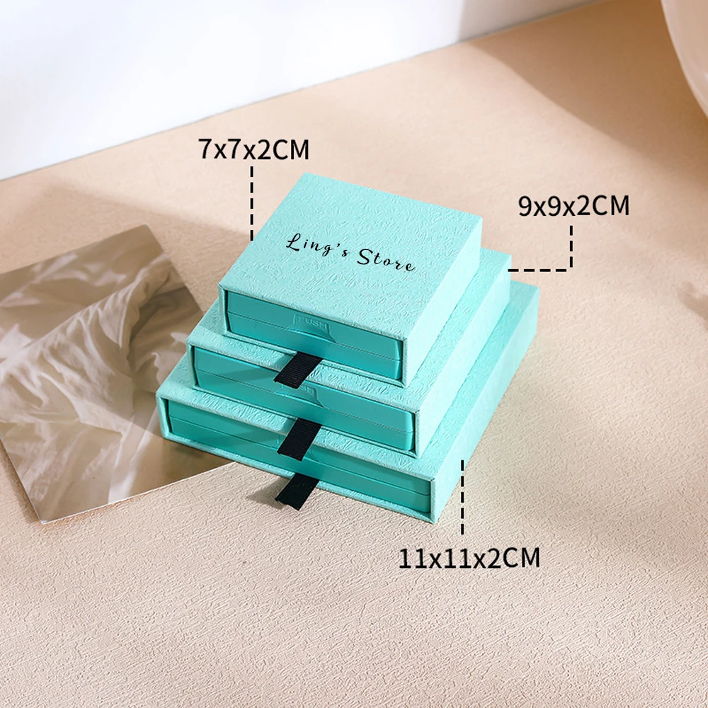 

50 шт. персонализированных подарочных коробок для украшений с логотипом, с ПЭ пленкой, для хранения колец, серег, браслетов, ожерелий, заколок для волос, значков, для демонстрации и упаковки