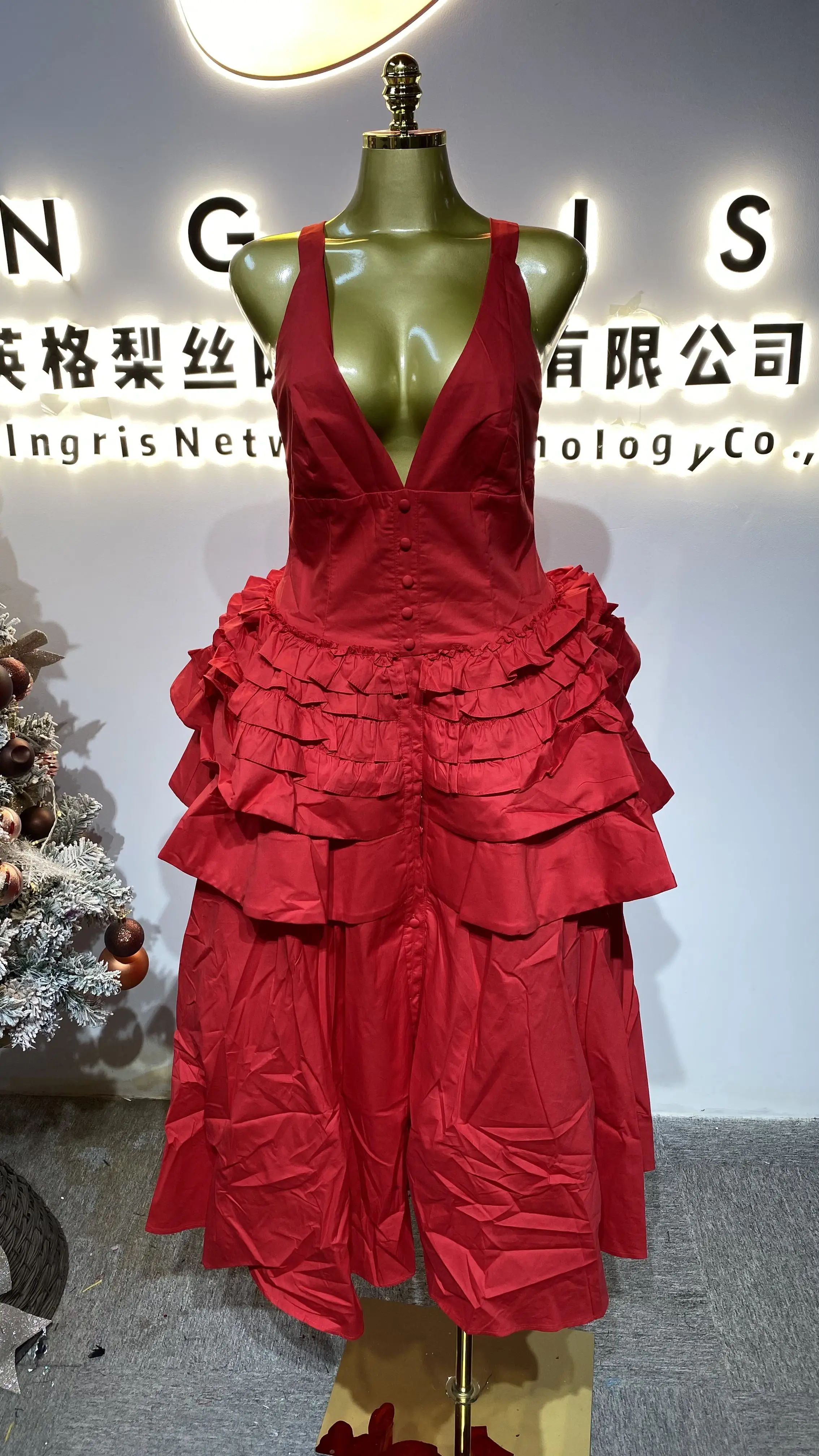 

Designer-inspired sleeveless V-neck layered ruffle dress, elegant banquet/party gown-GZXX362