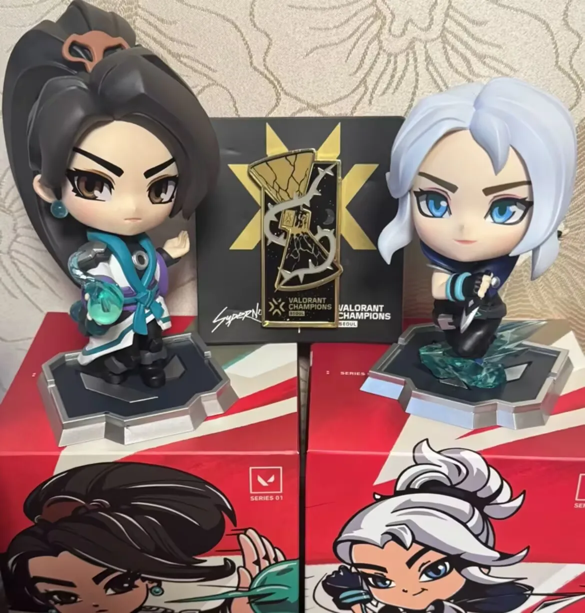 

Официальный набор настольных фигурок Valorant Sage & Jett Q Version — Коллекционная статуя Riot Games, подлинная лицензия