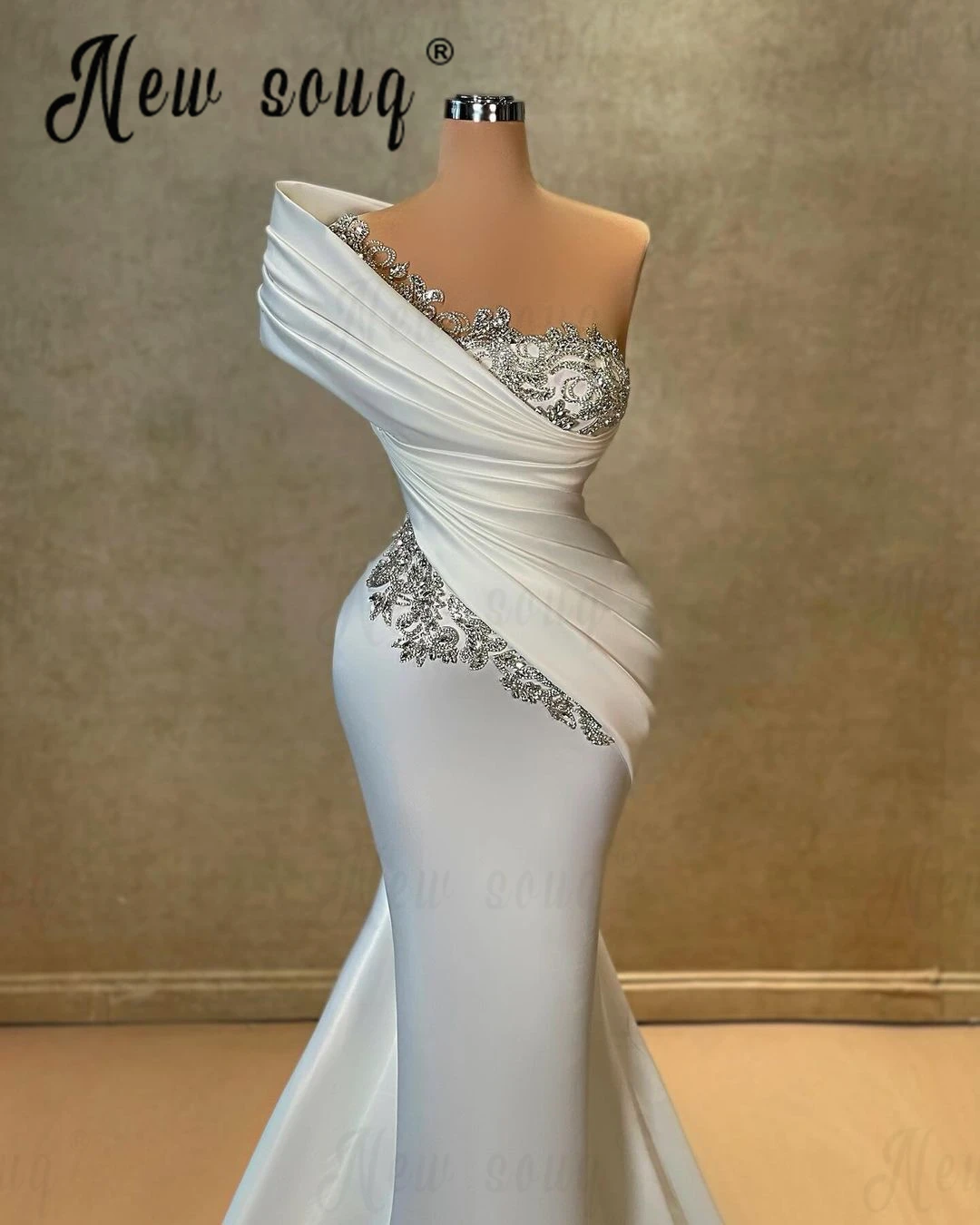2 Designs Long White Celebrity Dress Pleated Beautiful Bride Gowns With Black Tailing Robe de Mariée 2024 Formal Occasion Dress
