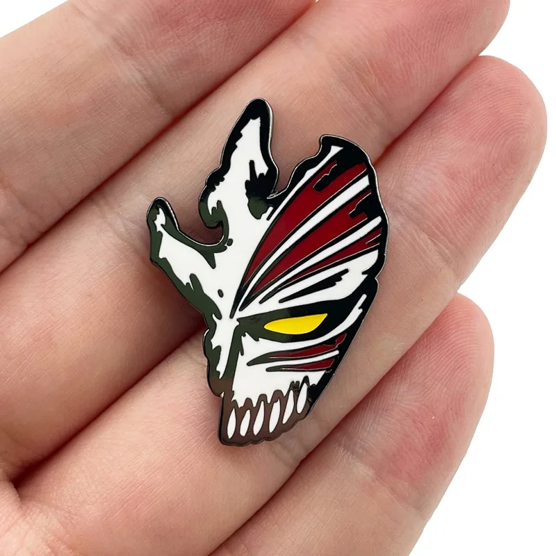Japanese Animation Death Mask Luminous Brooch Kurosaki Ichigo Virtual Metal Badge Fan Schoolbag Decorative Needle
