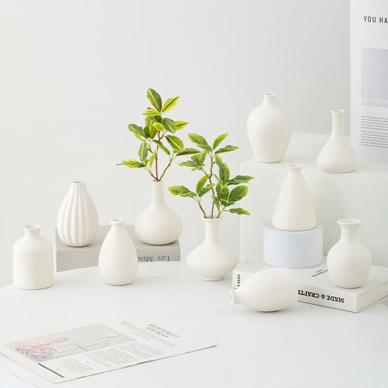 

White ceramic vase decorative item for living room flower arrangement, luxurious and high-end feeling, flower water culture flow