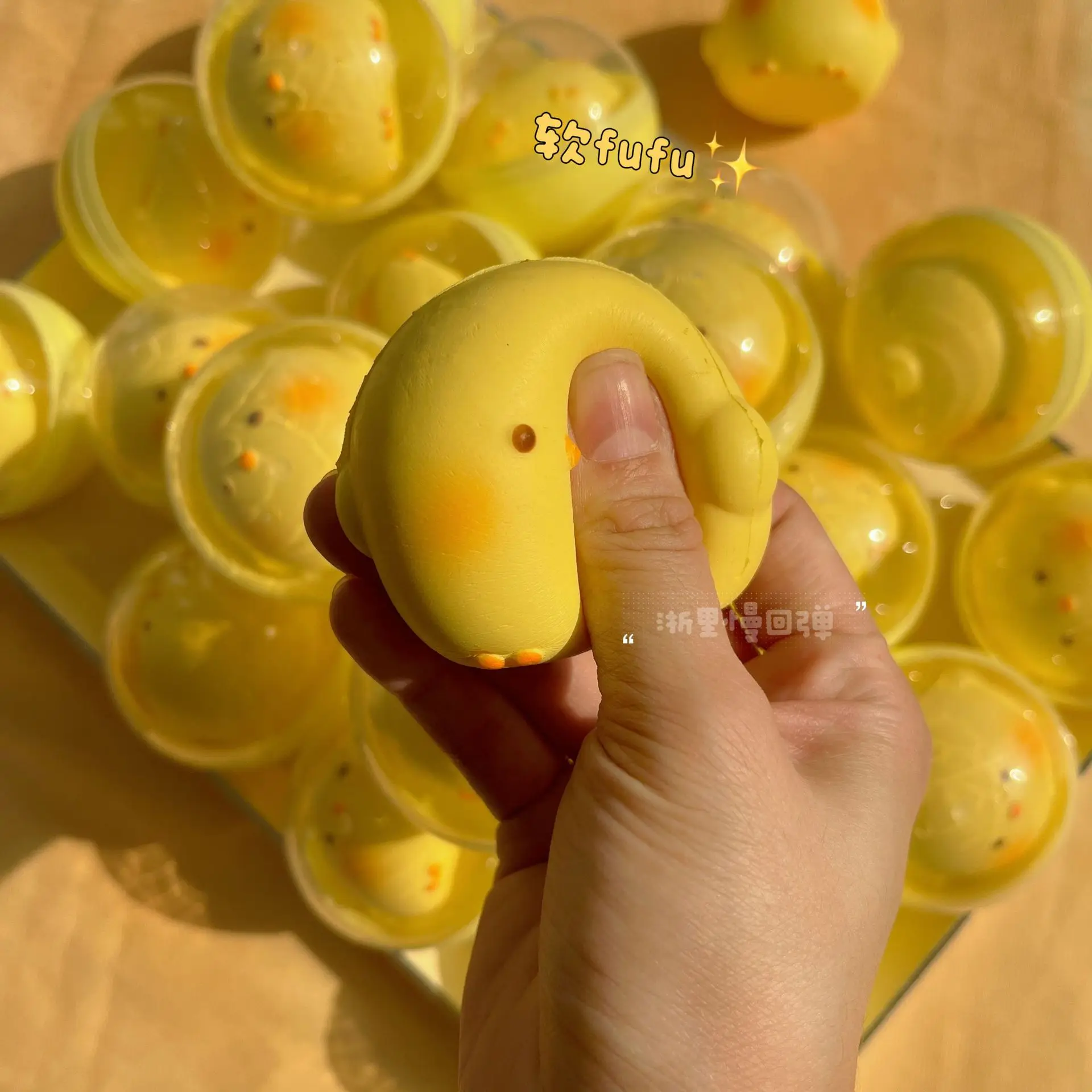 Squishy fidget pu recuperação lenta bonito pintinho pitada fidget engraçado espremer molhado macio dos desenhos animados frango torcido ovo bola brinquedo festa presente