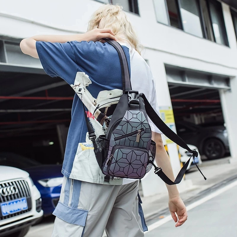 Geometrischer leuchtender Rucksack, holografische reflektierende Tasche, Damen-Umhängetasche mit großem Fassungsvermögen – Detail 3