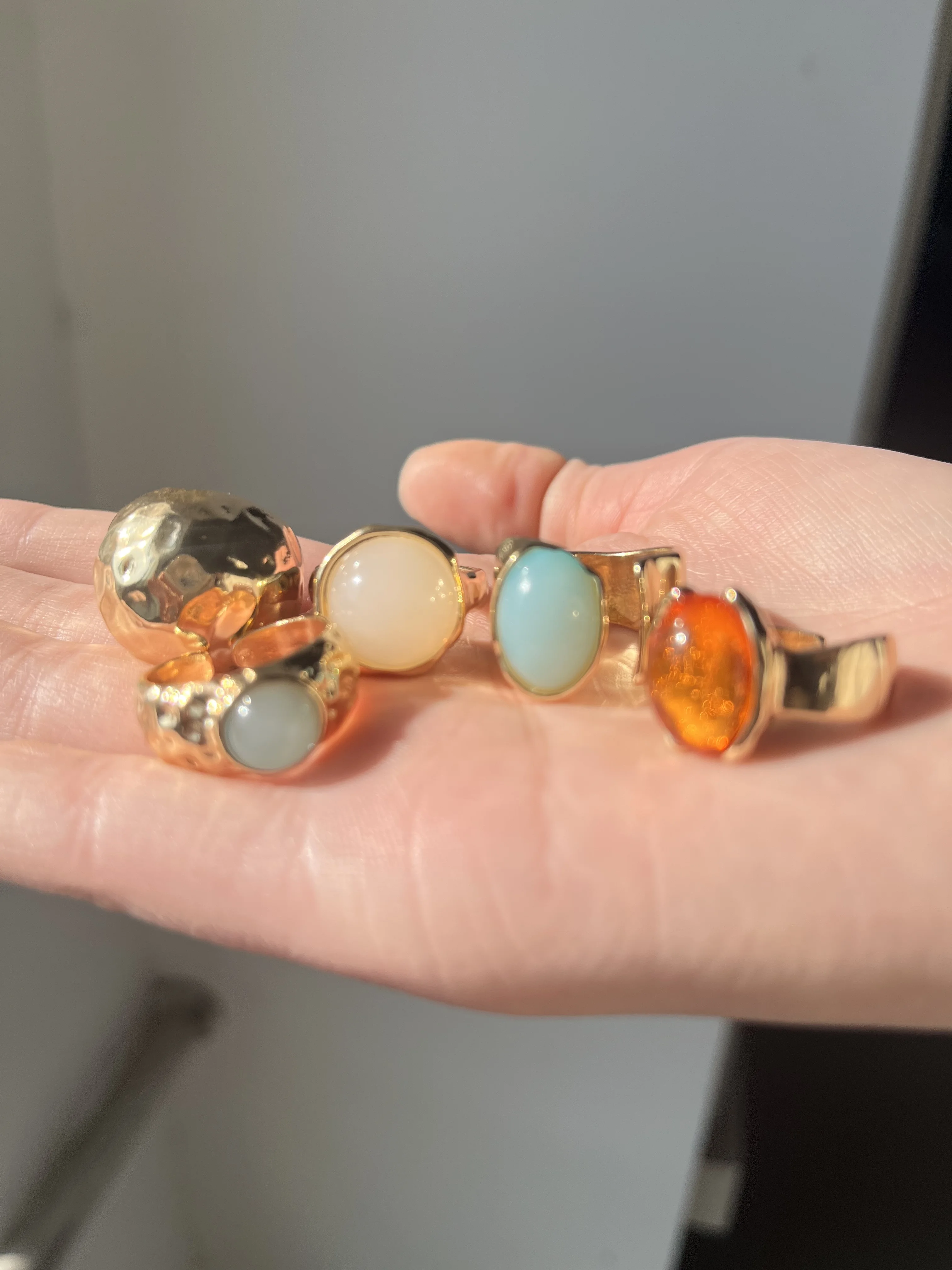 مجموعة مكونة من 5 قطع من خواتم الأكريليك الذهبية الزرقاء والفضية والمجوهرات النسائية العصرية القابلة للتكديس اليومي على الطراز المفتوح غير النظامية INS