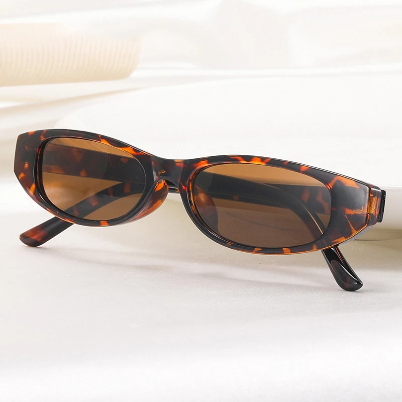 Lindo ojo de gato gafas de sol con montura pequeña para mujer nueva moda Sexy gafas de sol de leopardo señoras Retro de moda gafas decorativas