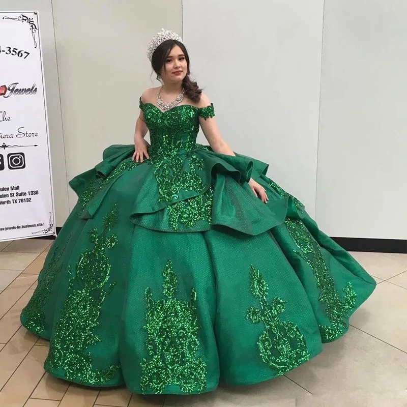 

Green Pageant Quinceanera Dresses 2021 Sweetheart Off The Shoulder Appliques Sequined Tiered Princess Party Sweet 15 Ball Gown