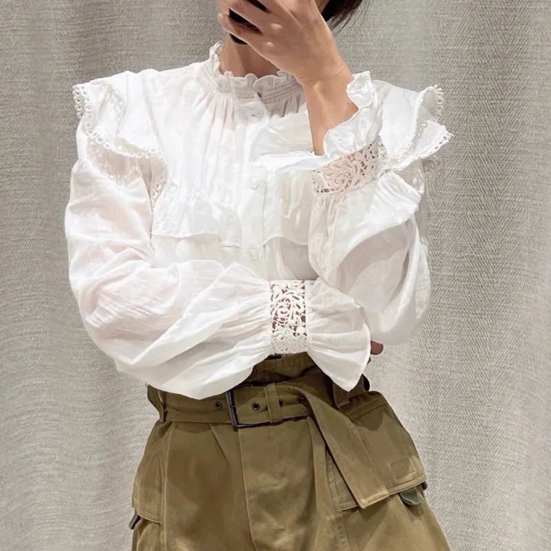 Słodka koronkowa bluzka z rozcięciem, biała, idealna na dojazdy do pracy, bawełniana, jednolita, długa, o prostym kroju dla młodych kobiet.