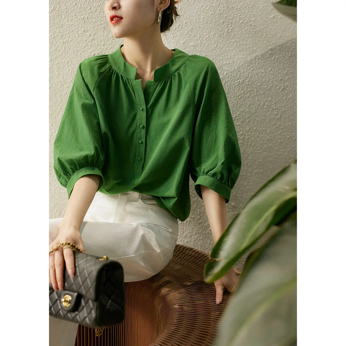 قميص بأكمام منتفخة بلون سادة للنساء مع تصميم متخصص، قميص جديد فضفاض ومتعدد الاستخدامات