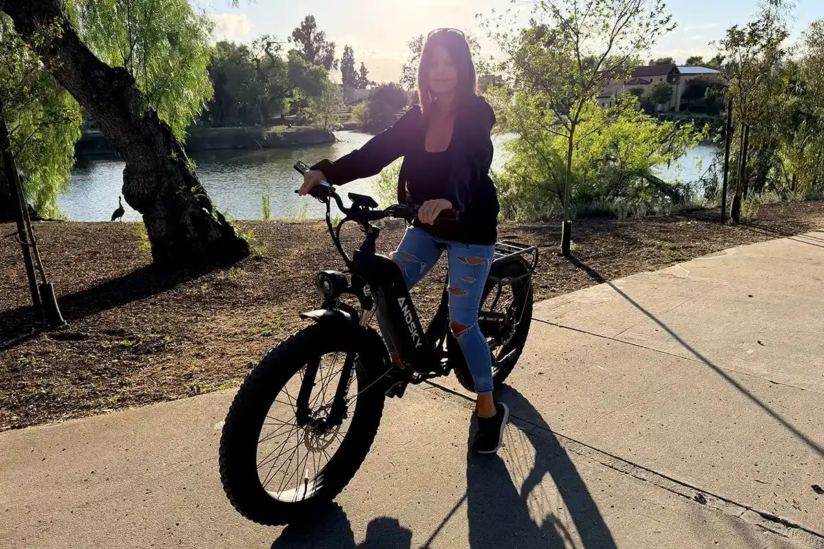 ANDSKY Gravita LS City Commuter Electric Bicycle 80Miles Long Range 48V 20AH Removable Battery 32MPH 1300W Motor 90Nm Powerful Torque Electric Bike for Adults E-bike with 6-Piece Kit - view 4