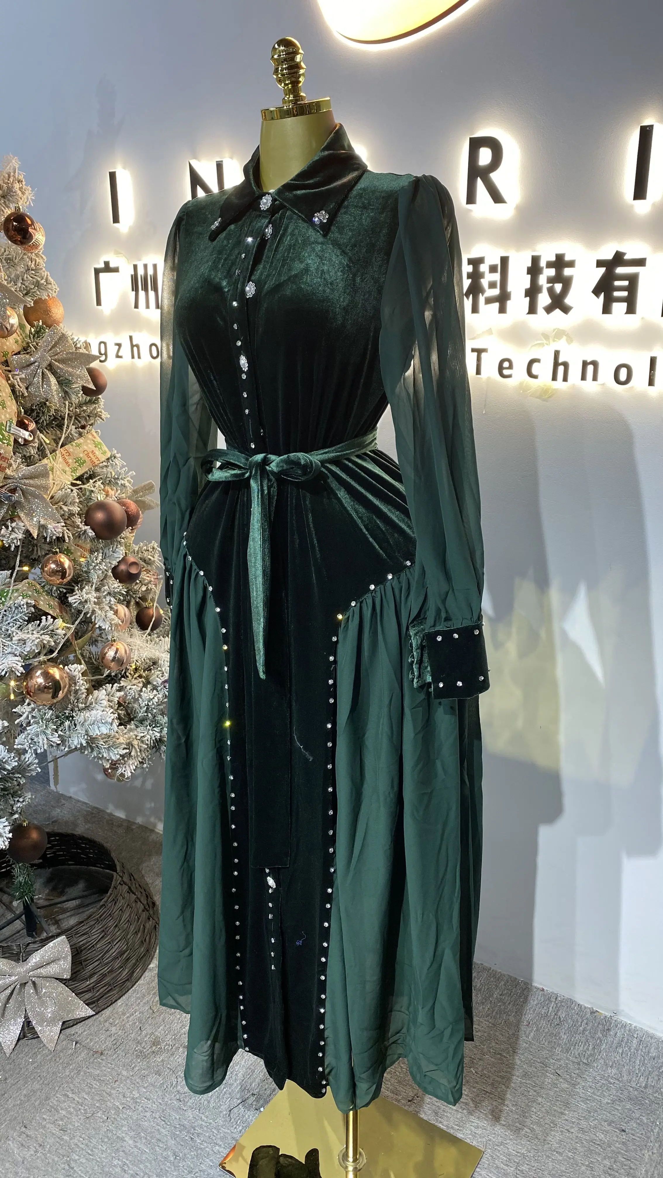 Custom-made autumn/winter long dress with lantern sleeves, velvet collar, and diamond buttons for parties.-GZXX466