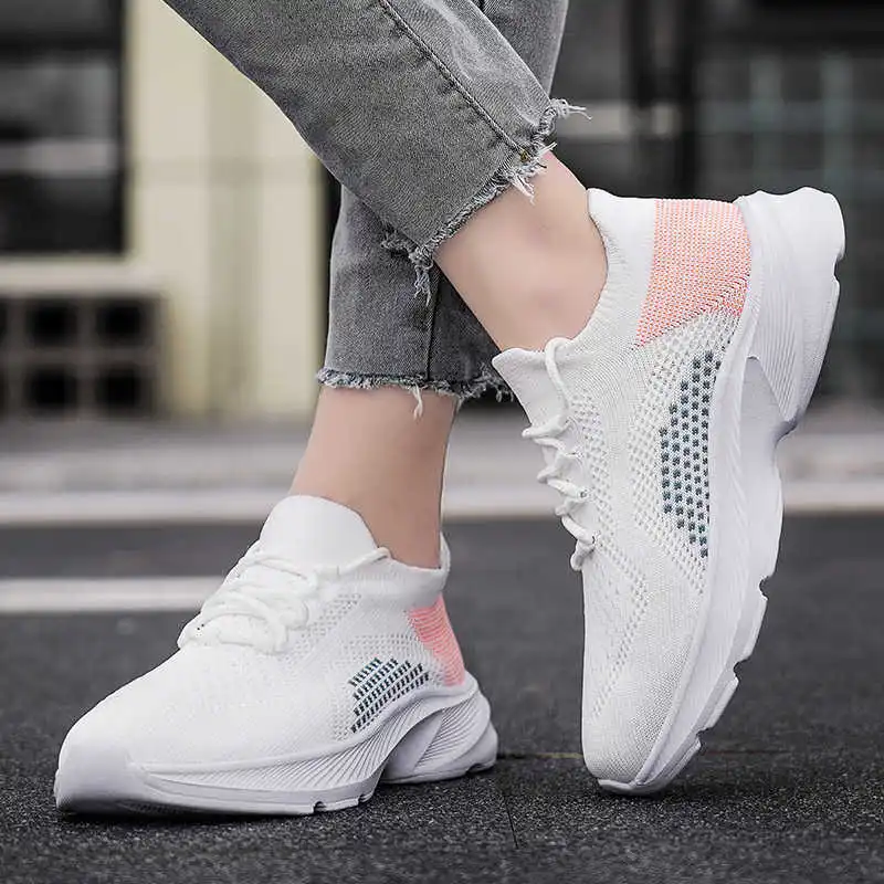 

Кроссовки для женщин с круглым носком и круглой подошвой для походов, альпинизма и спорта. Интересная обувь.