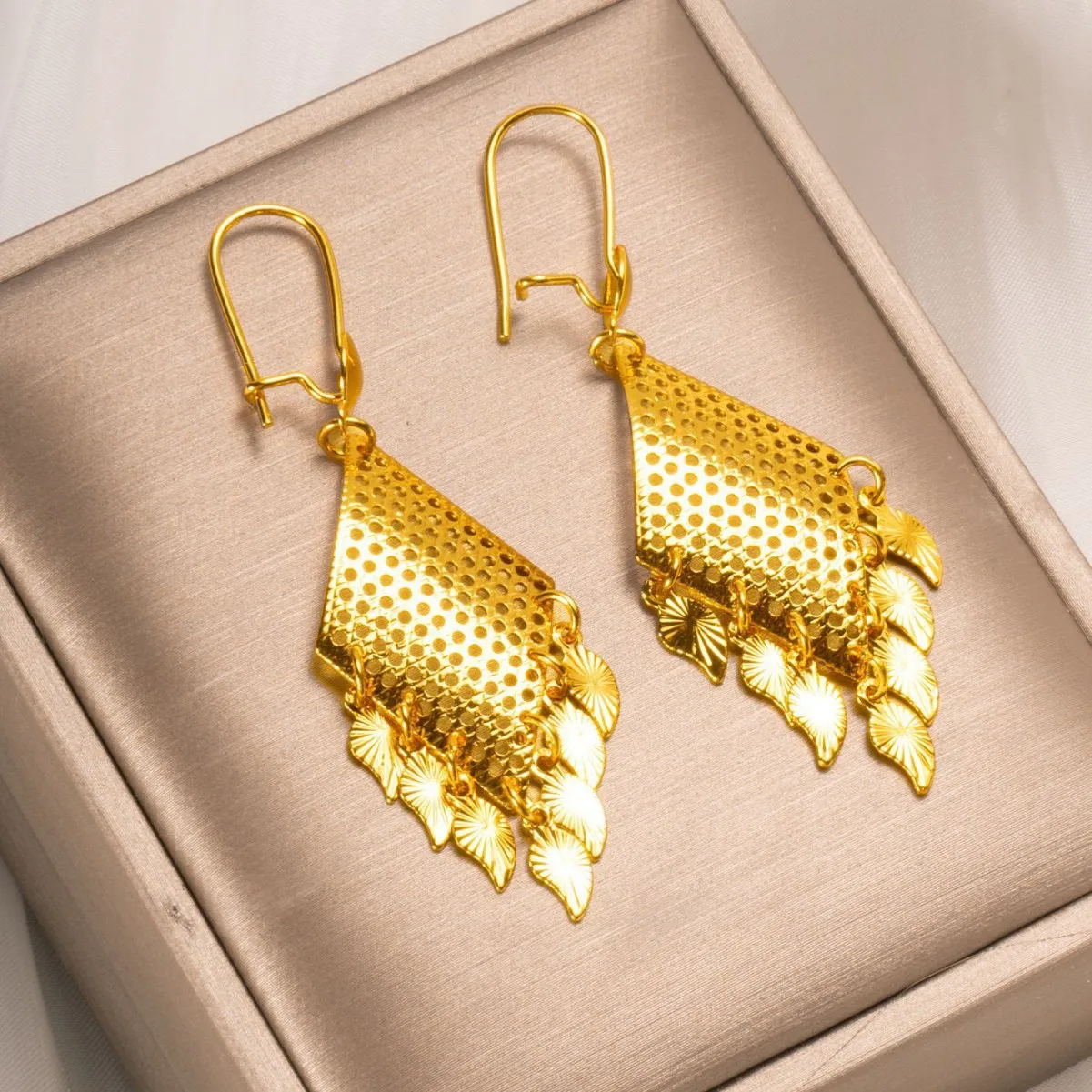 9999 gold ethnic style peacock earrings with tassels. Bohemian leaf pendants. Ear ornaments for sale in scenic areas.