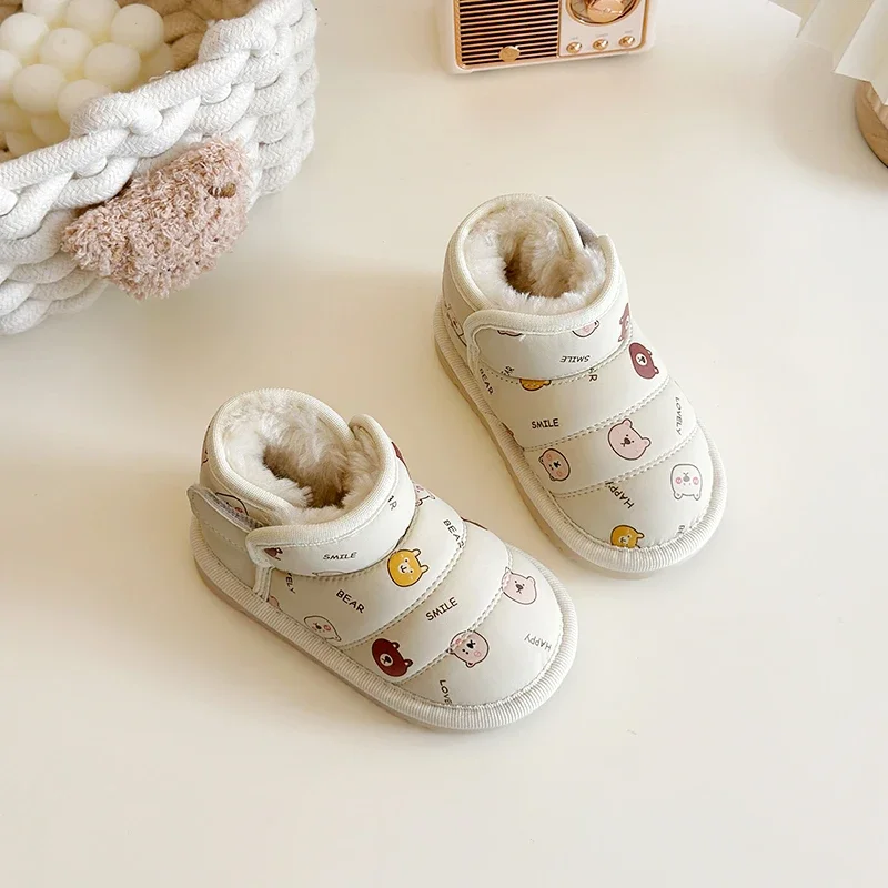 

Детские прогулочные туфли на теплом меху, милые зимние сапоги для малышей с круглым носком, мягкая подошва, новинка 2025, зимние новые детские короткие сапоги, милые, удобные