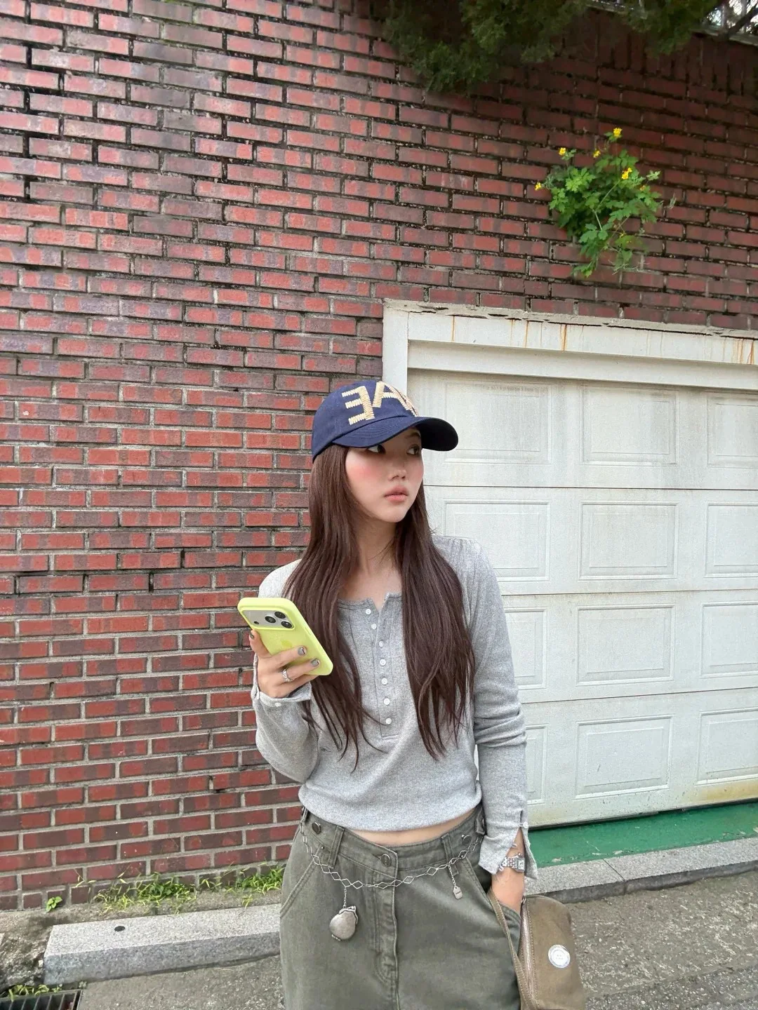 

Вязаная футболка с длинным рукавом и пуговицами, в рубчик, весна 2026, новинка, женский модный топ премиум-класса