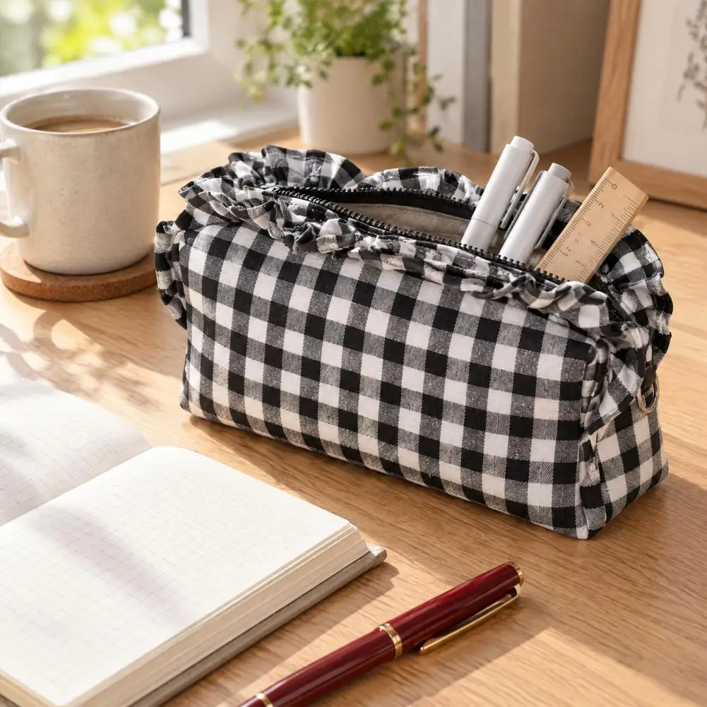 Small Ruffled Grids Makeup Pouch Travel Cosmetic Organizer Bag Zippered Travel Storage Pouch for Toiletries Beauty Accessories