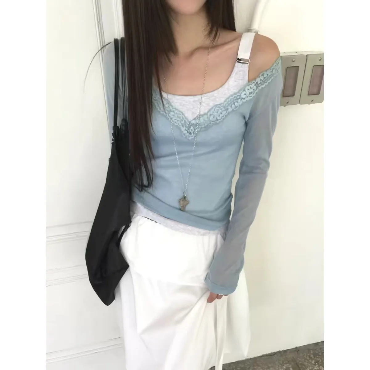 Sweet Lace Shoulder Bared Long Sleeve T Shirt Women's Slim Fit Thin Top Daily Style Waist Shaping Casual Wear for Autumn
