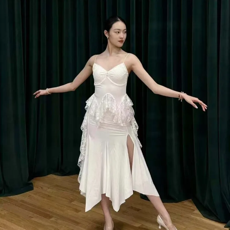 Robe de danse moderne personnalisée, tenue d'entraînement, ensemble de Performance, dentelle noire et blanche, gaze flottante, haut à bretelles, demi-jupe fendue