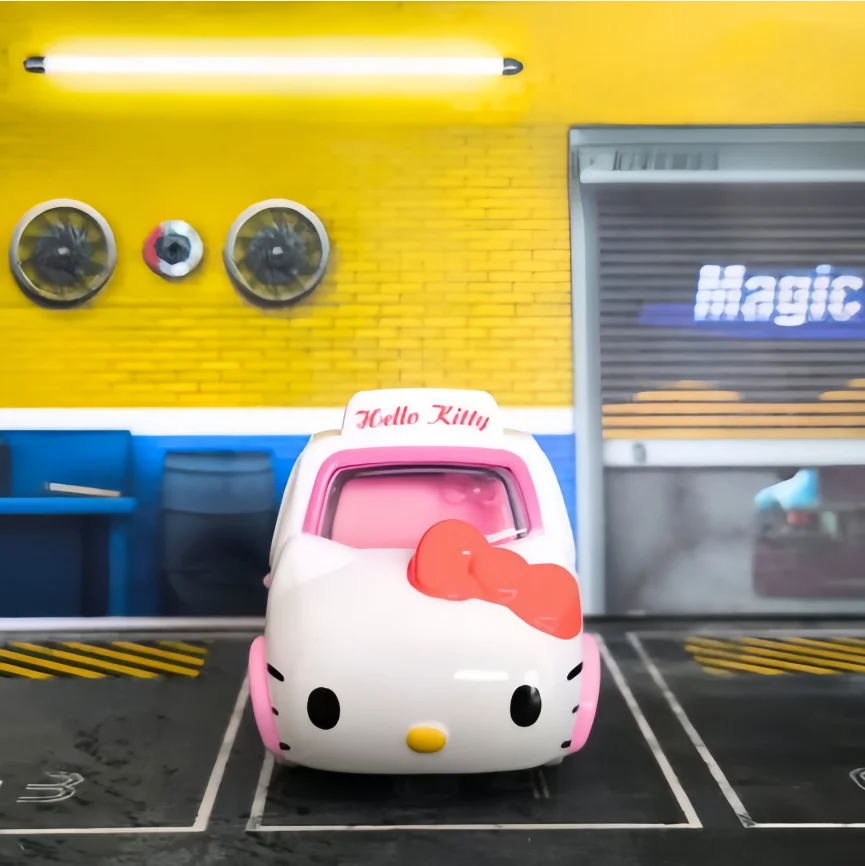

Original Takara Tomy Tomica Dream 152 Hello Kitty Apple Truck Alloy Diecast Model Car Mini Vehicle Collectible Gift