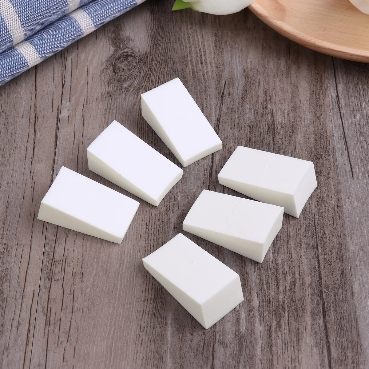 24 Stuks Cosmetica Blush Applicators Zacht Comfortabel Huidaanraking Duurzaam Gebruik Driehoekige Poederdons Driehoek Poederdons