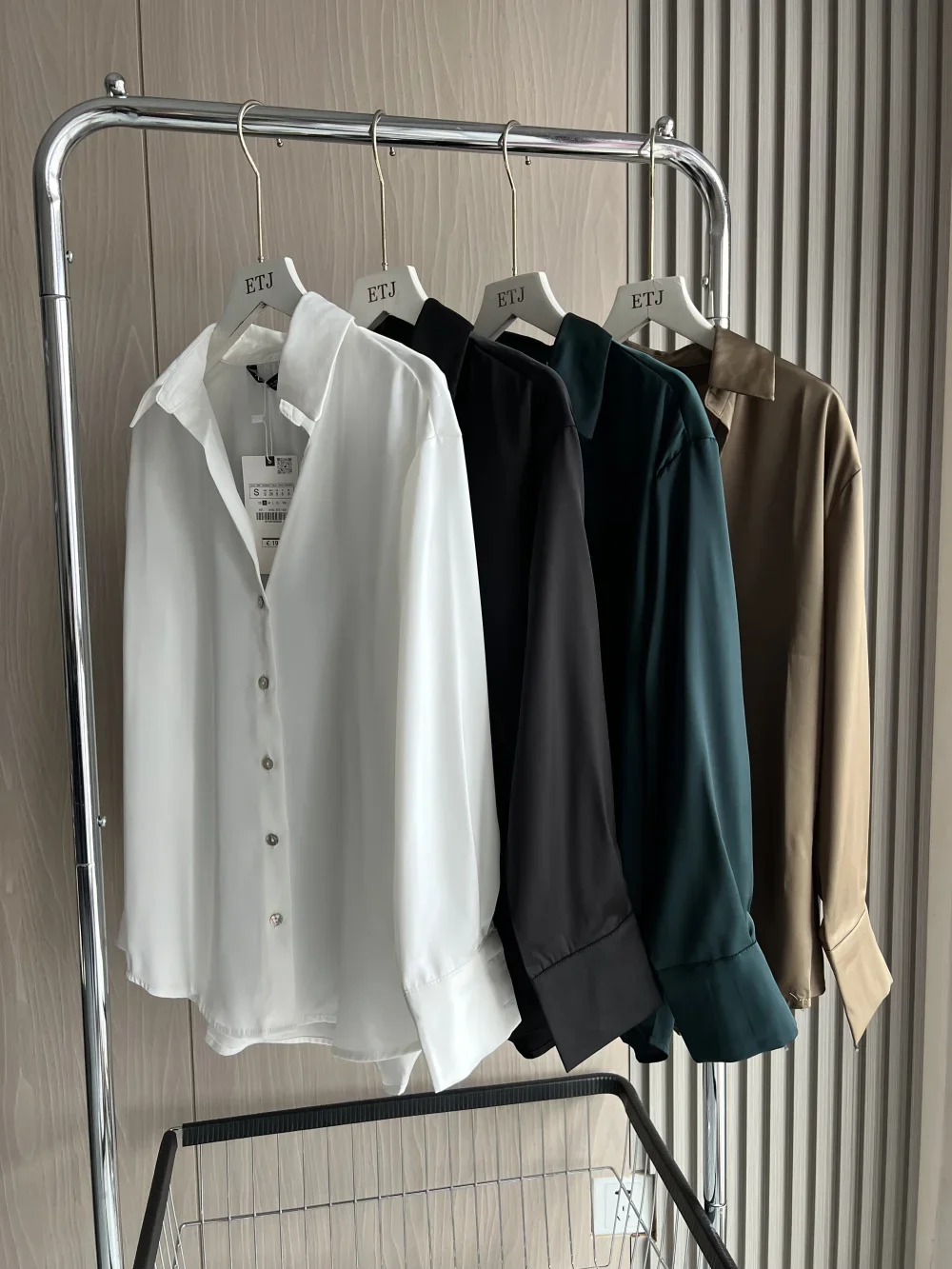 

Pop Basic Satin Shirt Spring And Autumn Loose V-neck Draping Gloss Fabric Long Sleeve Shirt For Women