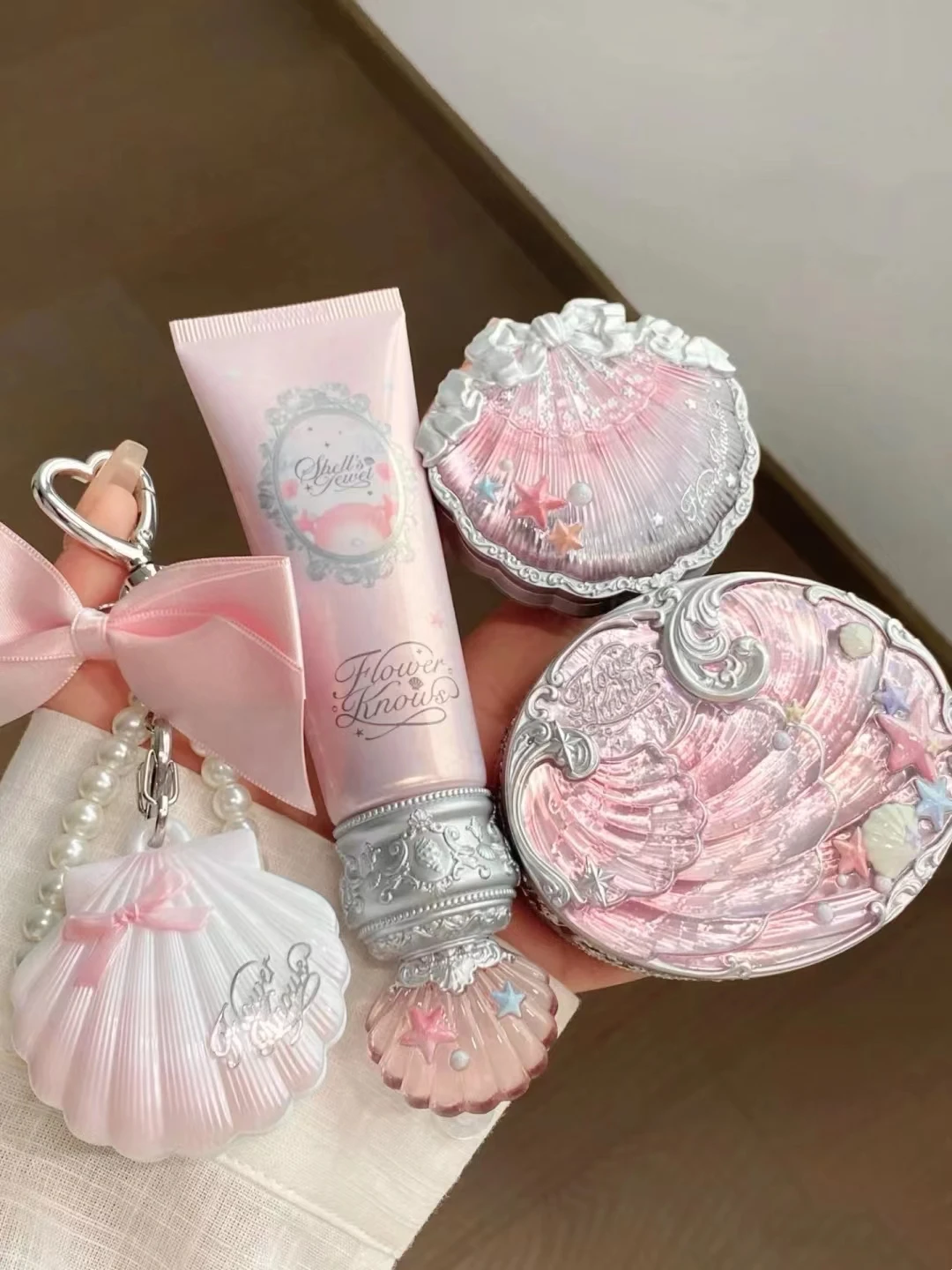 Flower Knows Shells Pearl Series Coffret cadeau de maquillage Fard à paupières Blush Brillant à lèvres Base de maquillage 10 pièces.