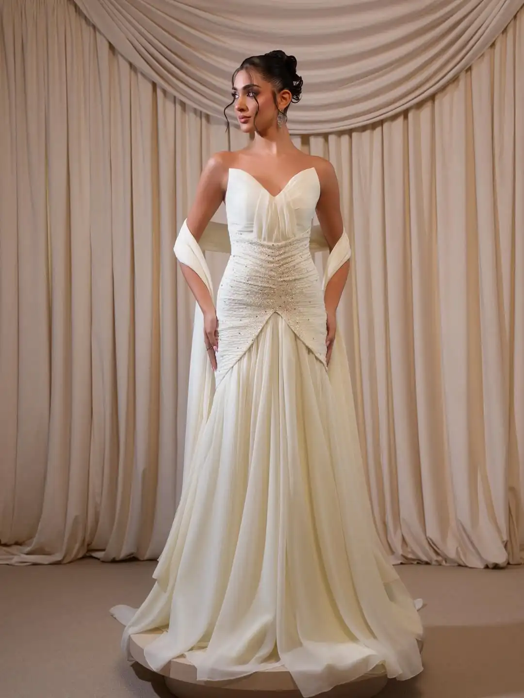 華やかなマーメイドイブニングドレス、スイートハートグリッターノースリーブプロムガウン、カスタマイズされた女性用光沢のあるウェディングドレス