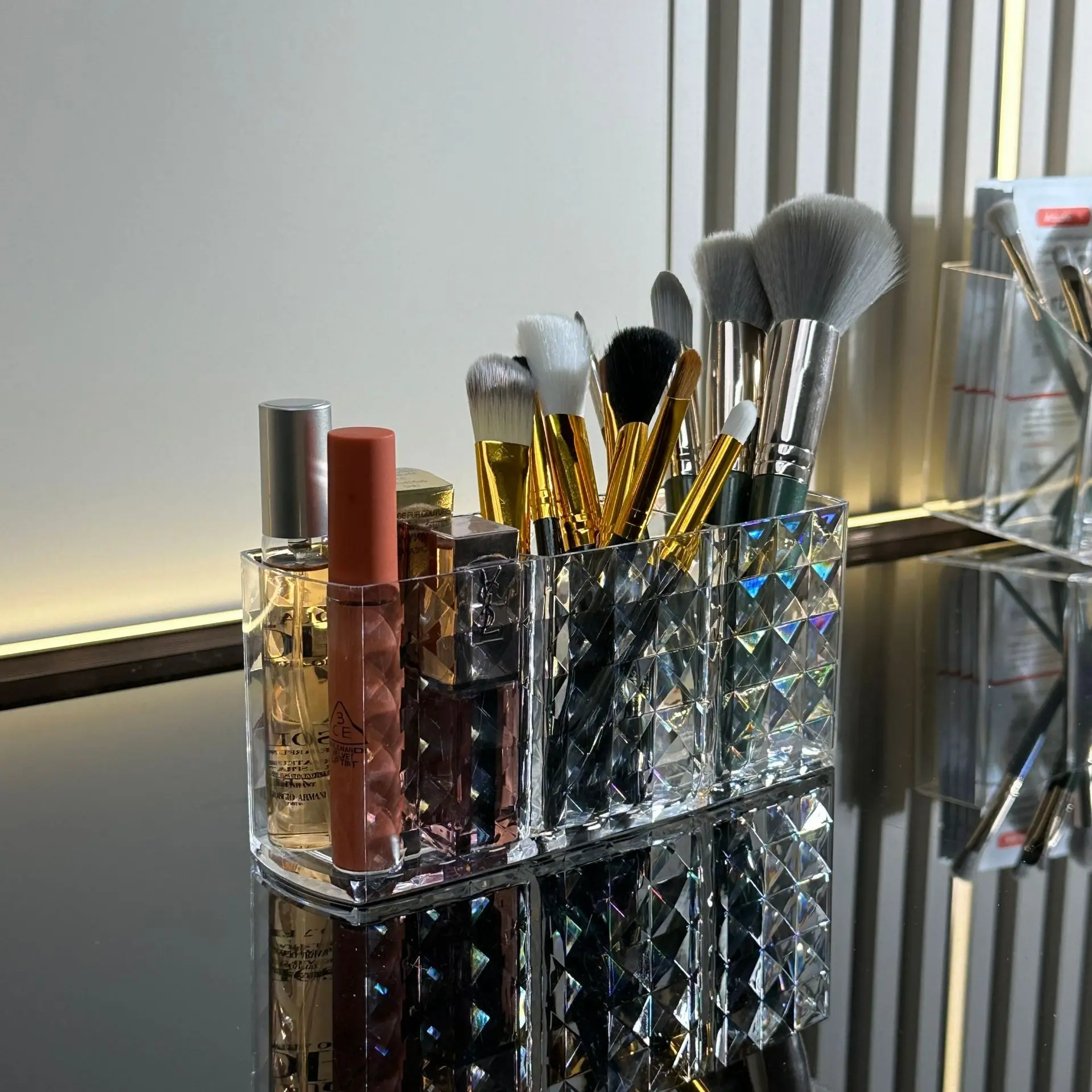 Rangement de pinceaux de maquillage en acrylique transparent, porte-pinceau à trois grilles, stockage de cosmétiques, décor à la maison, évaluation de maquillage, E27, 1 pièce