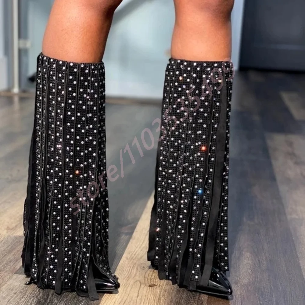 

Сексуальные женские сверкающие ботинки с кисточками и бриллиантами, новинка 2025 года, заостренные модели в стиле Ins, подиумные черные/красные сапоги до середины икры на шпильке для вечеринок