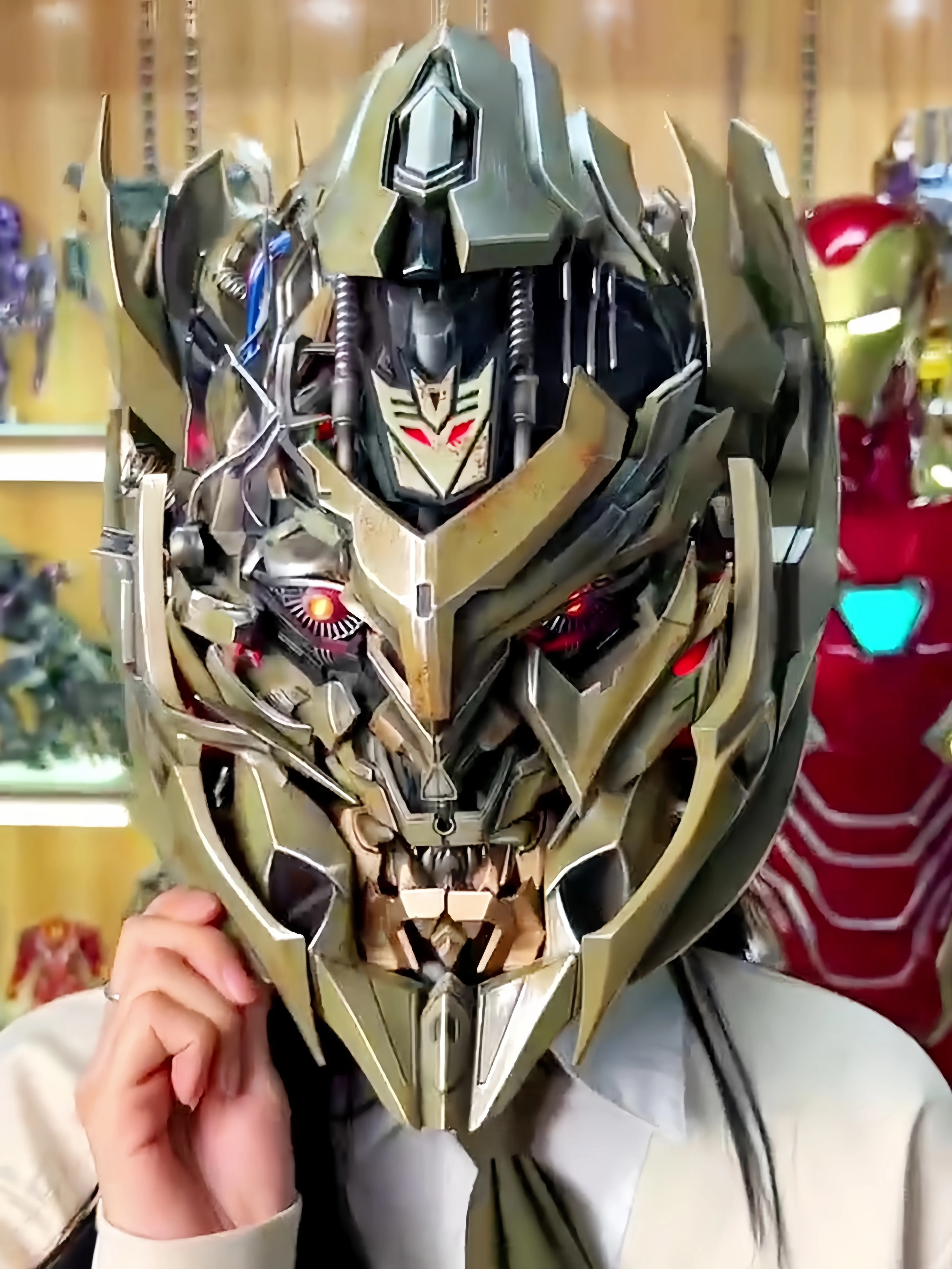 

Supermodel Anime Genuine Edition Killerbody Transformers Megatron Helmet Voice Control Wearable Speech Movable Toys Gifts