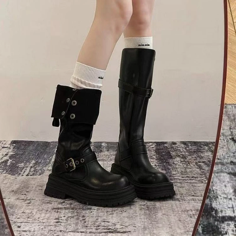 Damen Kniehohe Motorradstiefel mit klobiger Plateau-Sohle, Schnallenverschluss, Vintage Biker-Stiefel, umwandelbare, hochgeschnittene Stiefel mit umklappbarer Stulpe – Detail 8