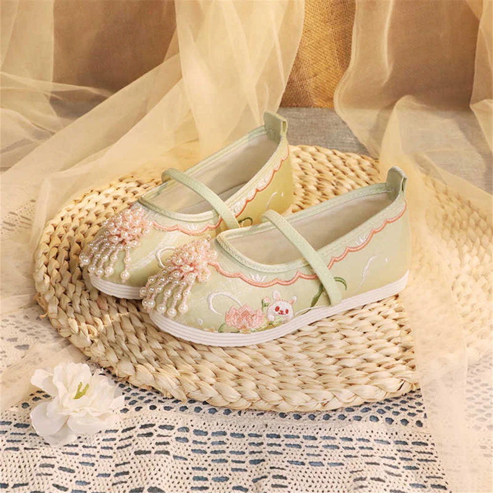 소녀의 Hanfu 신발 어린이 수제 귀여운 중국어 복고풍 수 놓은 천 플랫 봄 가을 고대 의상 Cheongsam 신발