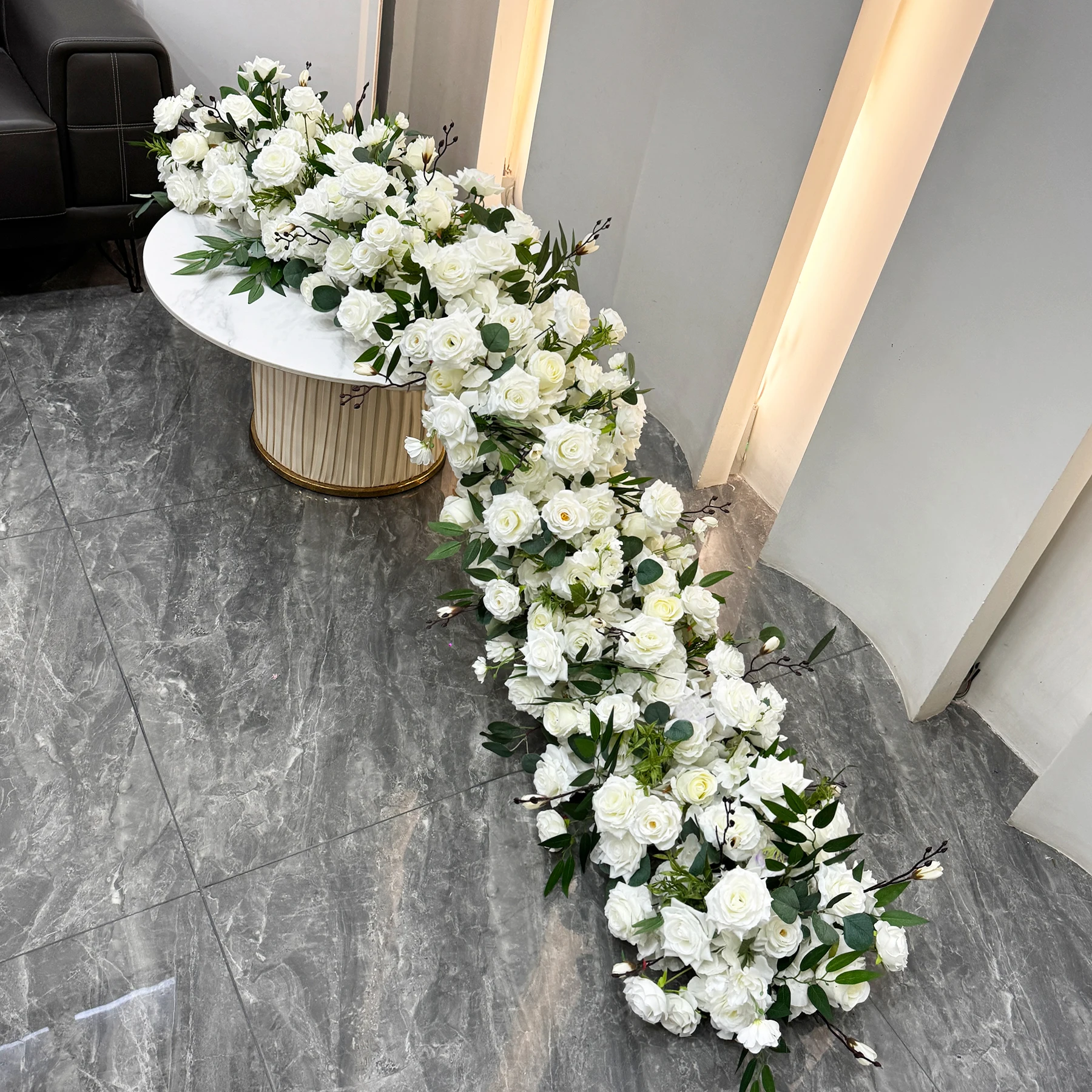 

High Quality Custom White Babysbreath Rose Flower Runner Arrangement Quality Artificial Flowers for Wedding Events Table