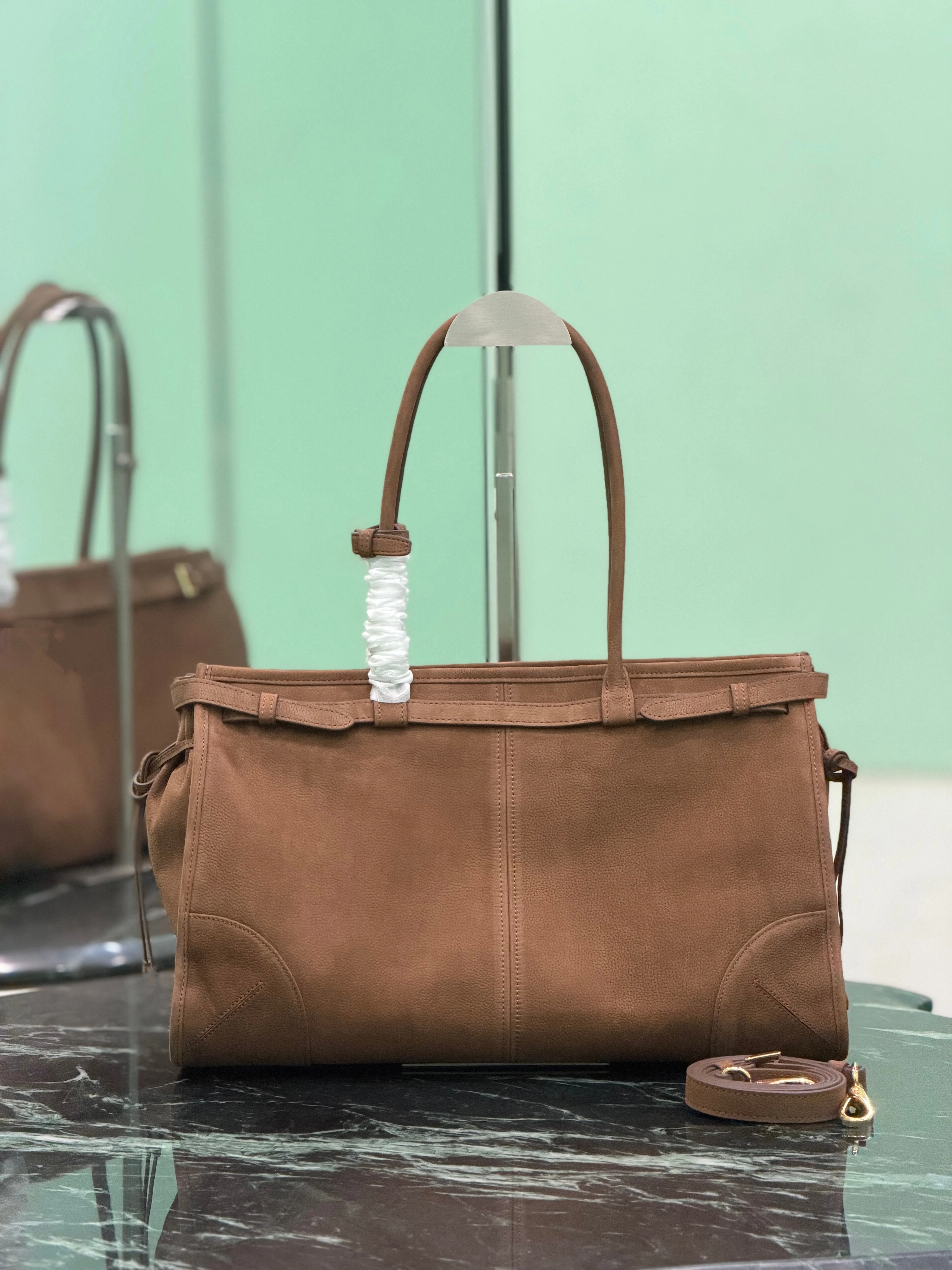 Women's Fashionable Stylish Shoulder Bag 2026 Autumn/Winter Luxurious Underarm Handbag Simple Design for Trendsetters