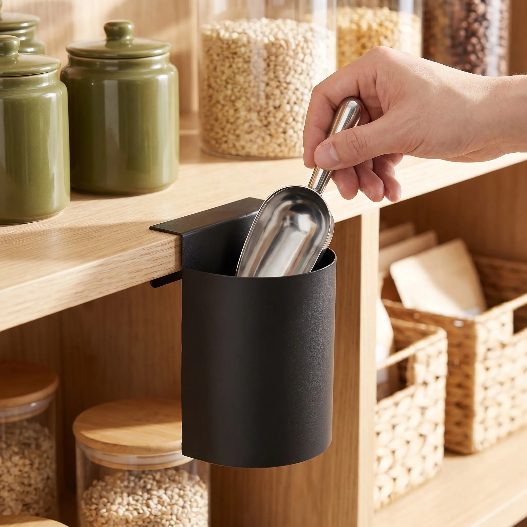 Heavy Duty Hanging Ice Scoop Holder Metal Shovel Organizer for Kitchen Pantry Supermarket Grain Storage Basket Door Mount
