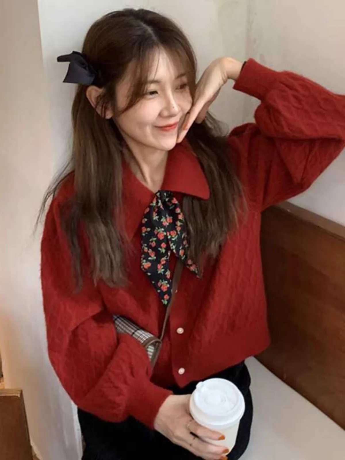 Maglione ampio lavorato a maglia rosso con colletto per bambola per donna Capispalla autunno inverno Design casual Sensation Carta in maglia a tema Capodanno...