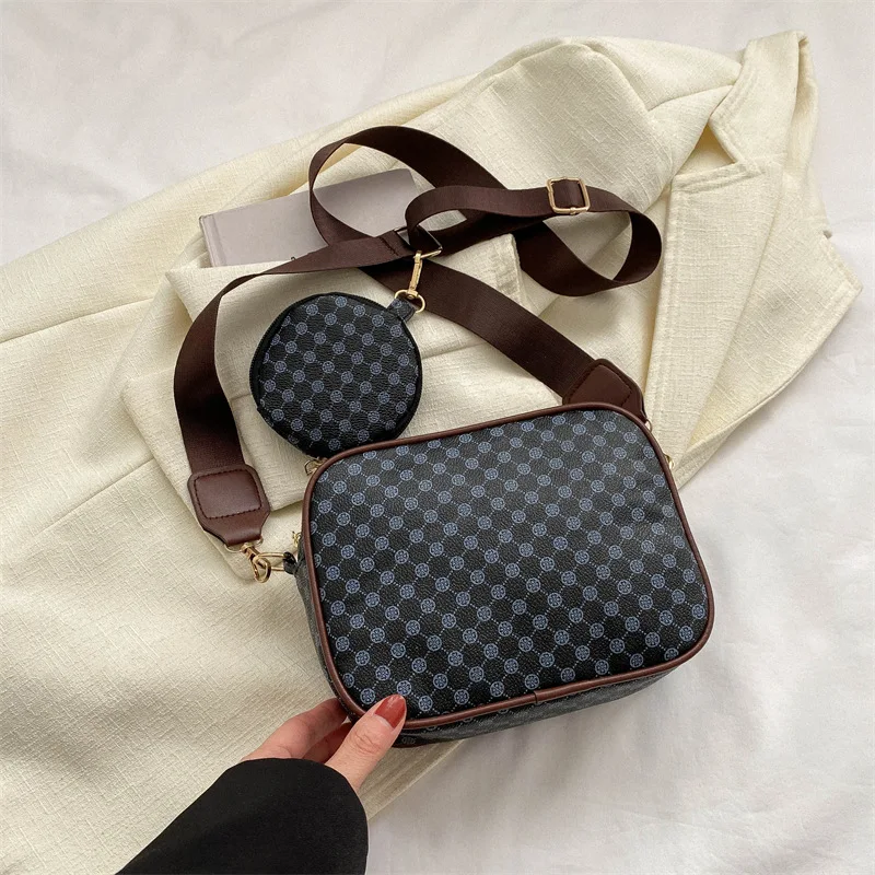 New Casual Shoulder Bag for Women Fashionable and Minimalist Crossbody Bag Personalized and Fashionable Small Square Bag