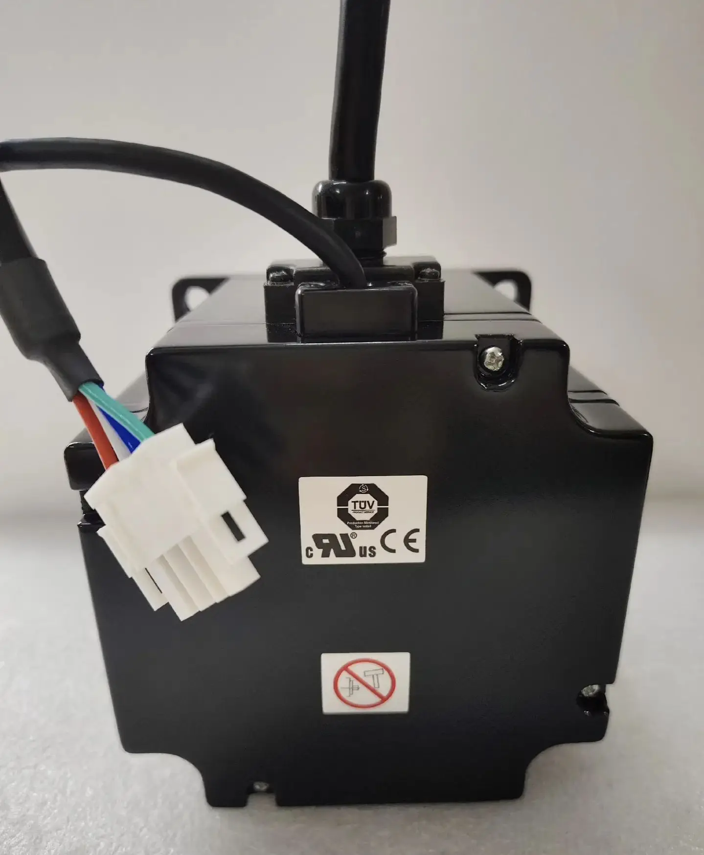 

SGMPS-15ACA21-E Brand New Servo Motor，SGMPS 15ACA21 E，Fast shipping