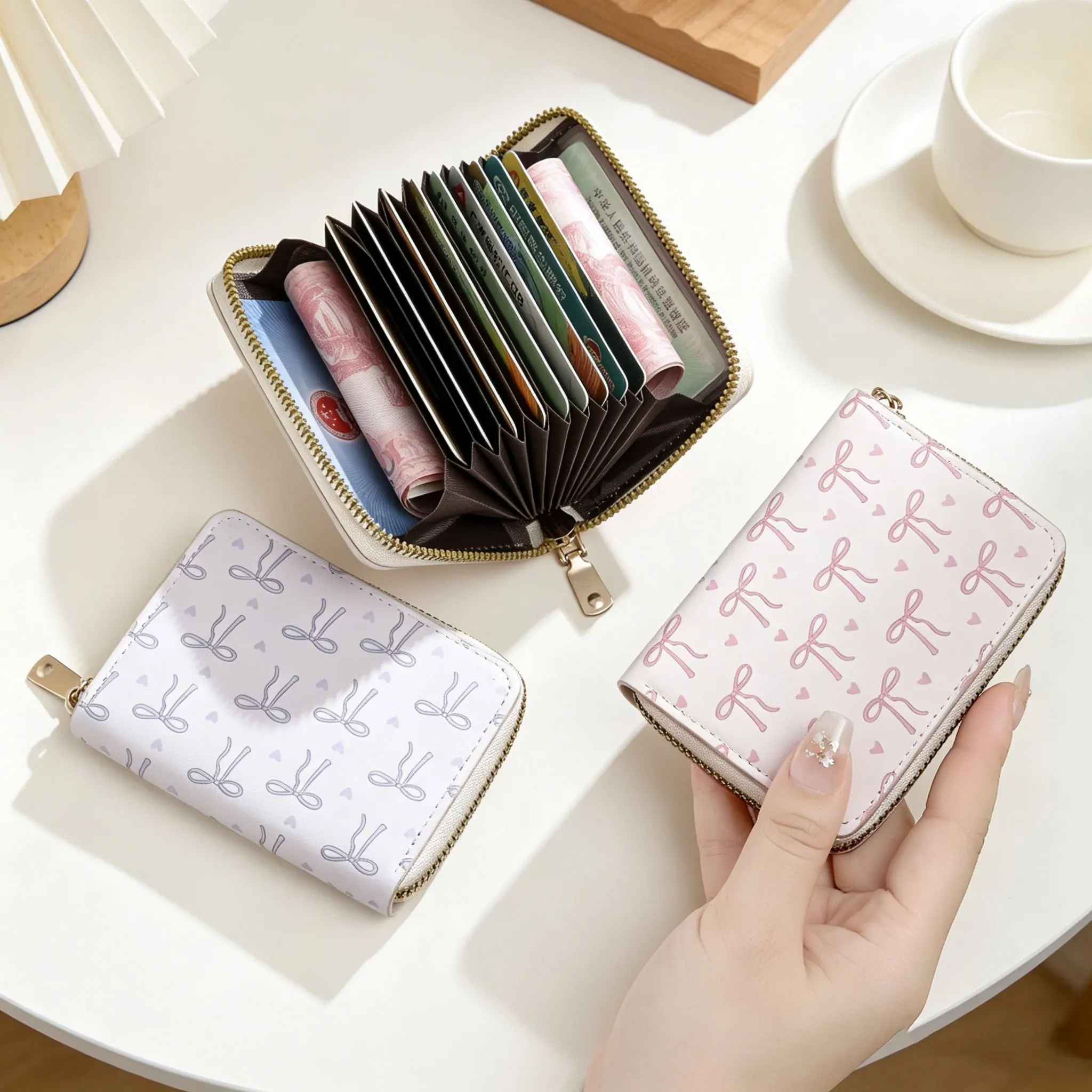 Chic Vintage Zippered Card Holder Wallet for Women - Secure Multi-Card Slots, Fashionable Faux Leather with Coin PurseLuxurious