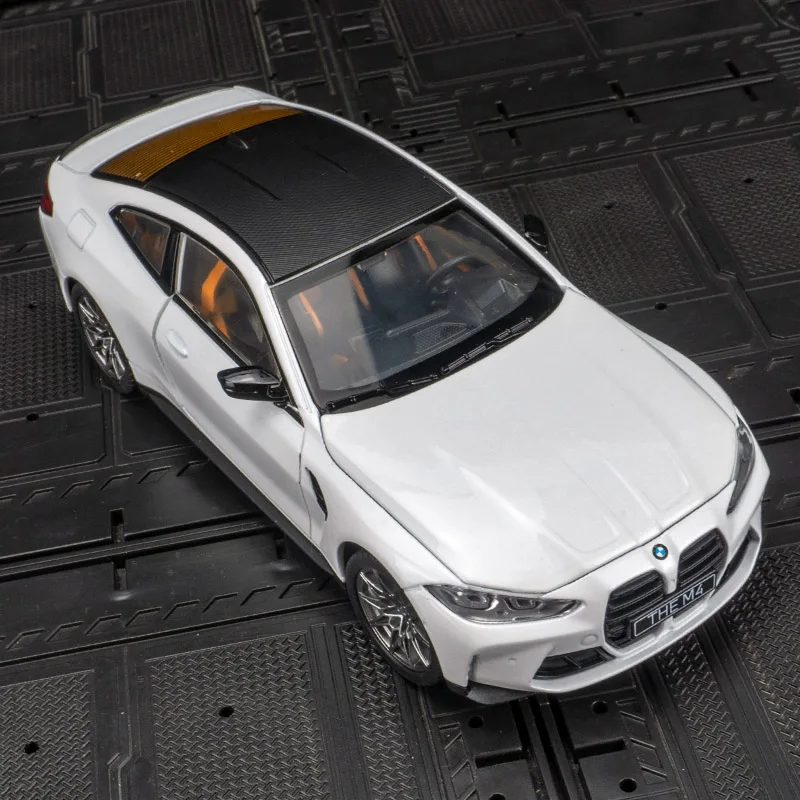 

CCA 1/23 BMW M4 G82 Alloy Toy Car Models High Simulation Diecast Metal Vehicle Model Door Open Sound Light Collection Gifts