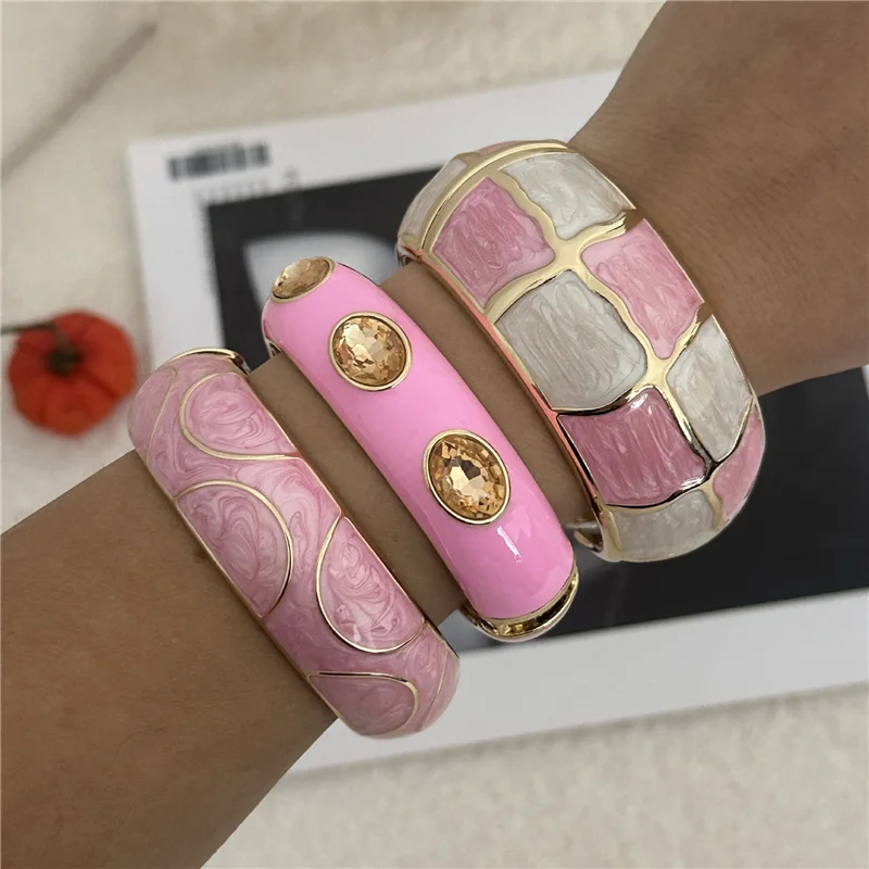 HUANZHI Vintage Elegante Rosa Tropf Öl Unregelmäßige Gitter Wasser Strass Geometrische Breite Armband Chunky Manschette Armreif Schmuck