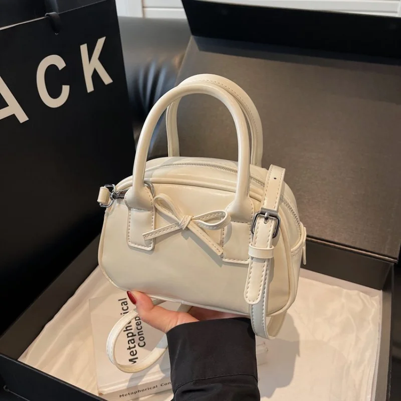 

Popular Classic Leather Women's Messenger Bag Luxury Brand Famous Designer Elegant Crossbody Stylish Embellishment Commuter Bag​