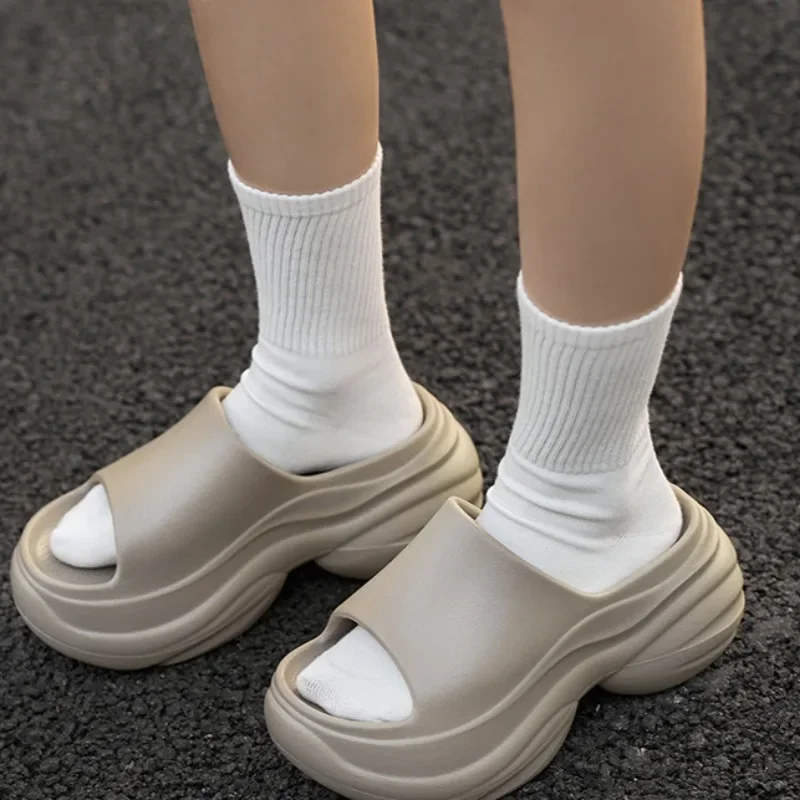 

Лидер продаж 2025, женская обувь, базовые женские тапочки, модные новые тапочки для ванной с открытым носком, летние лаконичные тапочки на платформе, zapatos