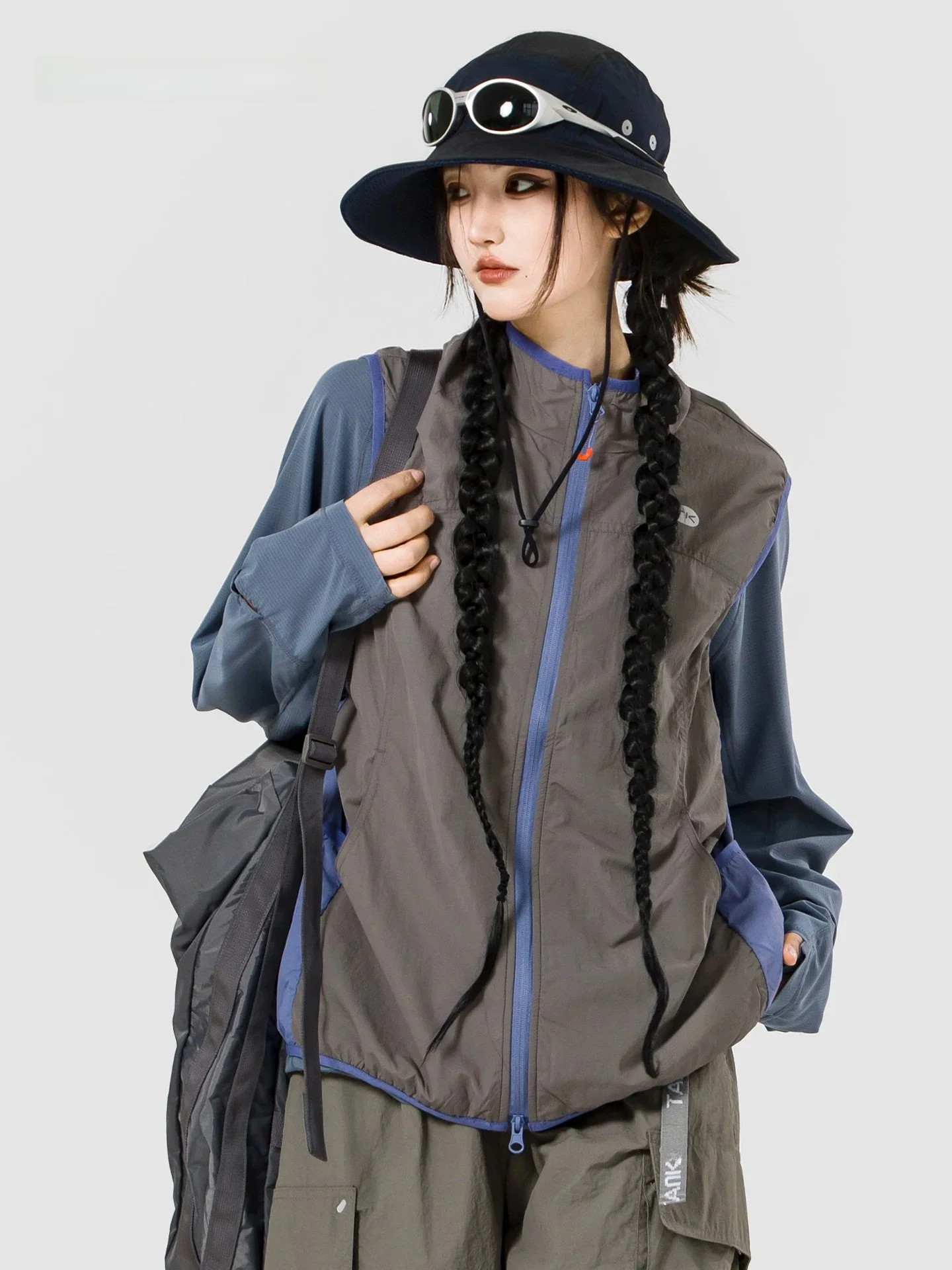 Lightweight Summer Outdoor Sports Vest for Men And Women Casual Color Block Design Breathable Waterproof Polyester Fabric