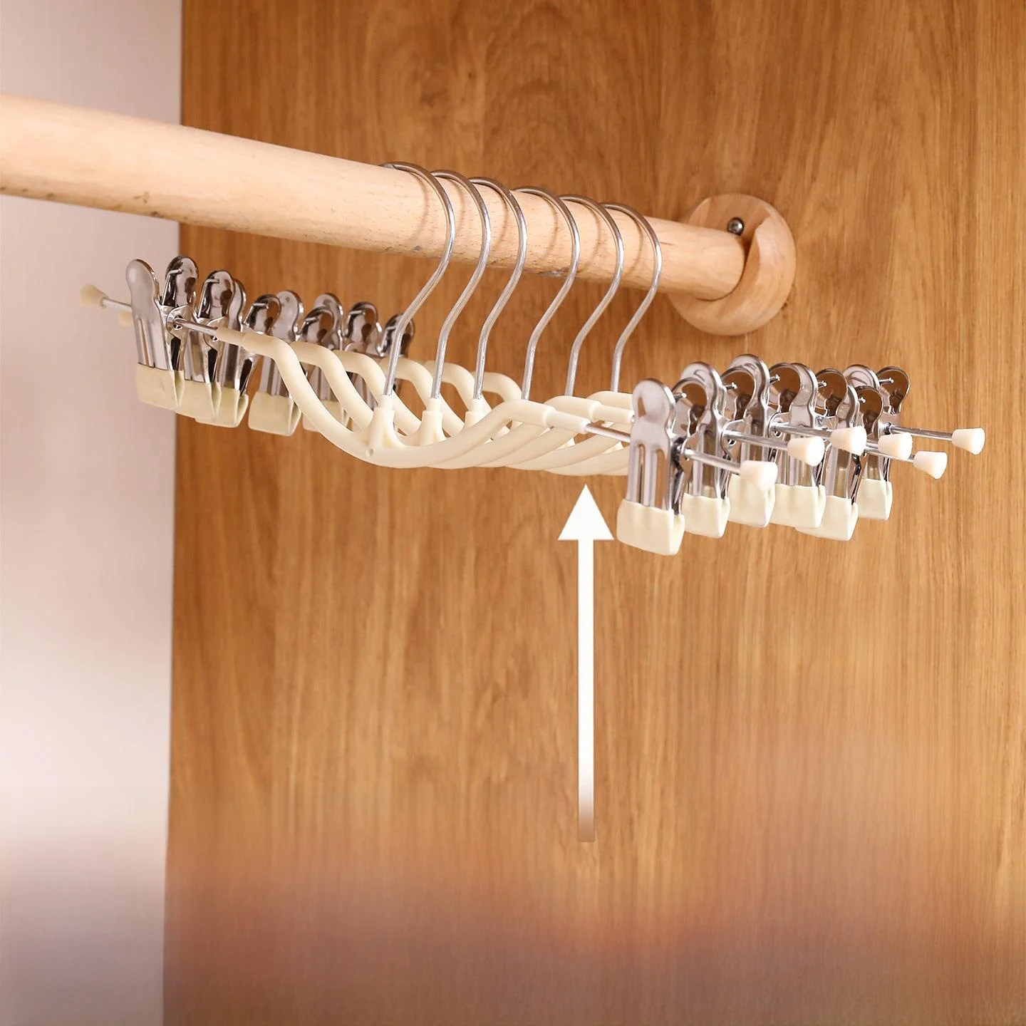 

Премиальная вешалка с коротким крючком для дома, бесшовная, с зажимом, для юбок, новая модель 2025 года, специально для юбок с низким вырезом