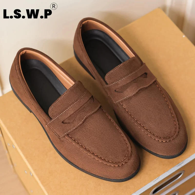 Men's Loafers. Retro and Simple Men's Loafers, Made of High-Quality Suede Material, Easy to Put on and Take Off Without Laces, with Sturdy Stitching That Is Durable and Wear-Resistant, and a Stable Sole That Makes Walking for Long Periods of Time Without Getting Tired. They Are Suitable for Pairing with Dress Pants and Casual Pants, and Are Suitable for Multiple Occasions Such as Work and Shopping.