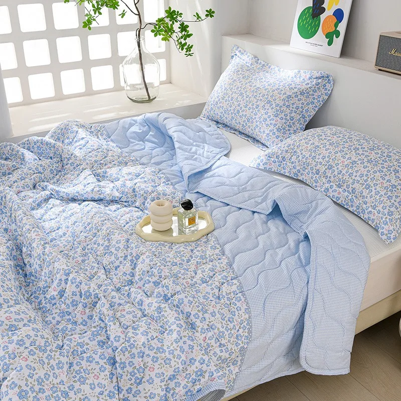A Summer Soft Washed Summer Quilt Skin-Friendly Breathable Moisture-Absorbing And Sweat-Wicking Multi-Functional Blanket